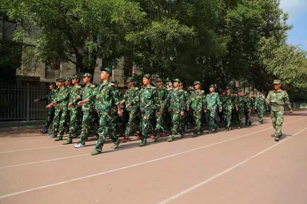 我們的隊伍向太陽——2014級新生軍訓掠影