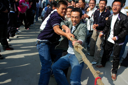 流體學院舉辦拔河比賽