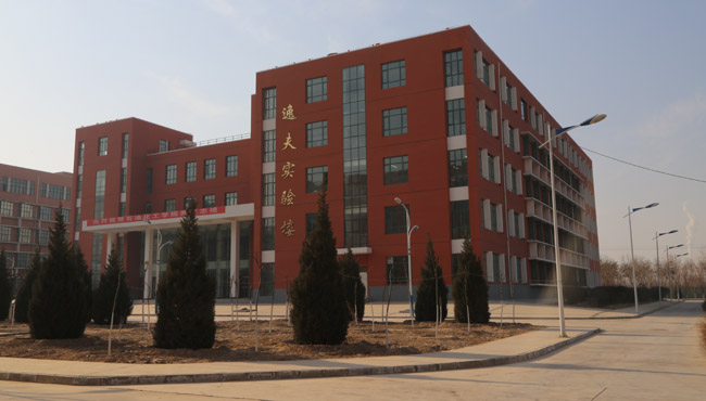 新石化大樓里做實驗的師生