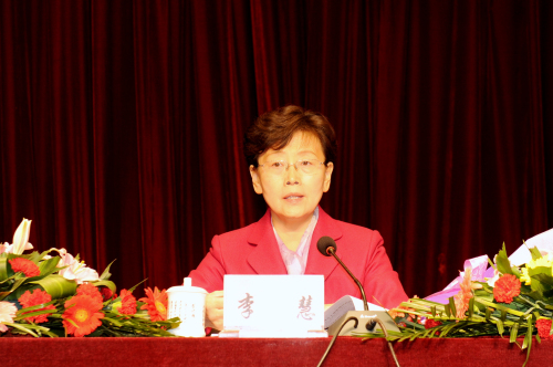 十八大代表李慧同志走進我校與學校師生親切面對面