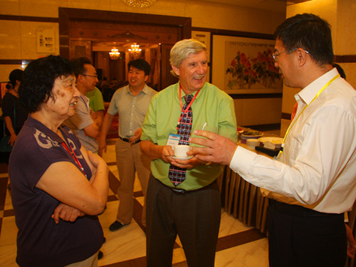 “2013年替代能源與可再生能源材料的挑戰(zhàn)”國際會議（MCARE2013）期間照片集錦