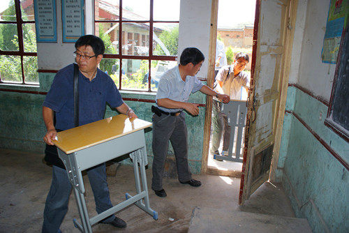 學(xué)校雙聯(lián)第七組赴奴拉芒村開展對口幫扶