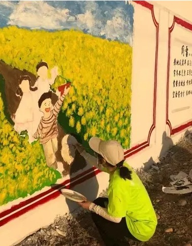 “共益設(shè)計(jì)”團(tuán)隊(duì)：學(xué)以致用 繪就鄉(xiāng)村振興新畫卷