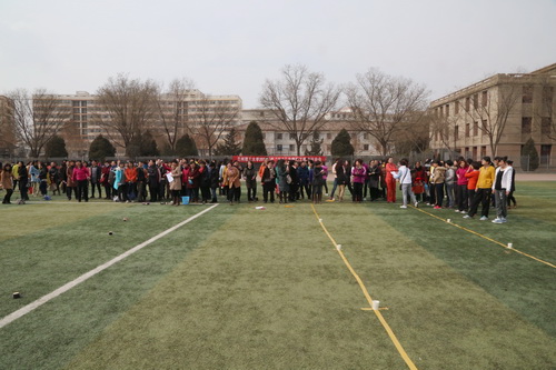 學校舉辦趣味運動會喜慶“三八”婦女節