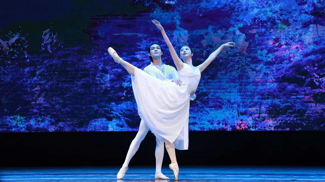 甘肅省教育廳高雅藝術(shù)進(jìn)校園活動——芭蕾舞精品劇目走進(jìn)蘭州理工大學(xué)