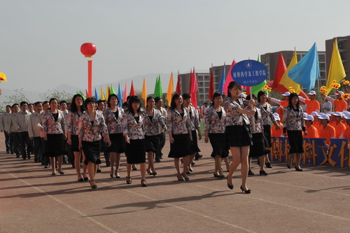 我們隊伍向太陽——2011年運動會入場式回眸之二