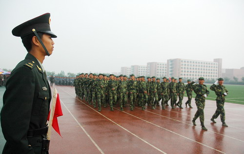 蘭州理工大學2008年新生軍訓匯報表演