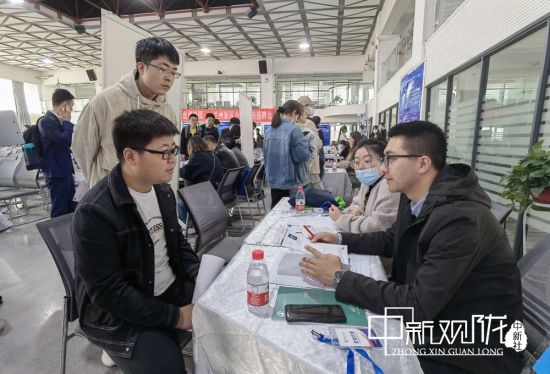 3月29日，“2021年甘肅省蘭白科技創新改革試驗區企業進校園——蘭州新區企業巡回招聘會”在蘭州理工大學啟動。