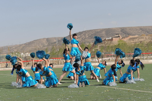 激情啦啦操 綻放校運會