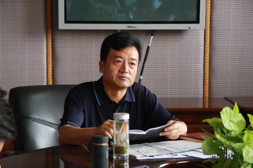 學校黨委中心組組織集體學習